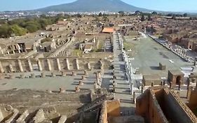 Pompei Center Life Atmosphere